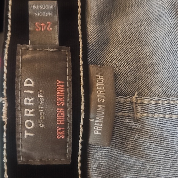 Torrid Sky High Skinny jeans - Picture 4 of 6